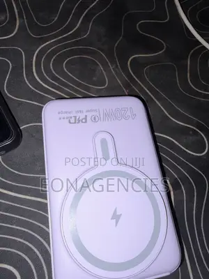  MagSafe-style Magnetic Wireless Charging