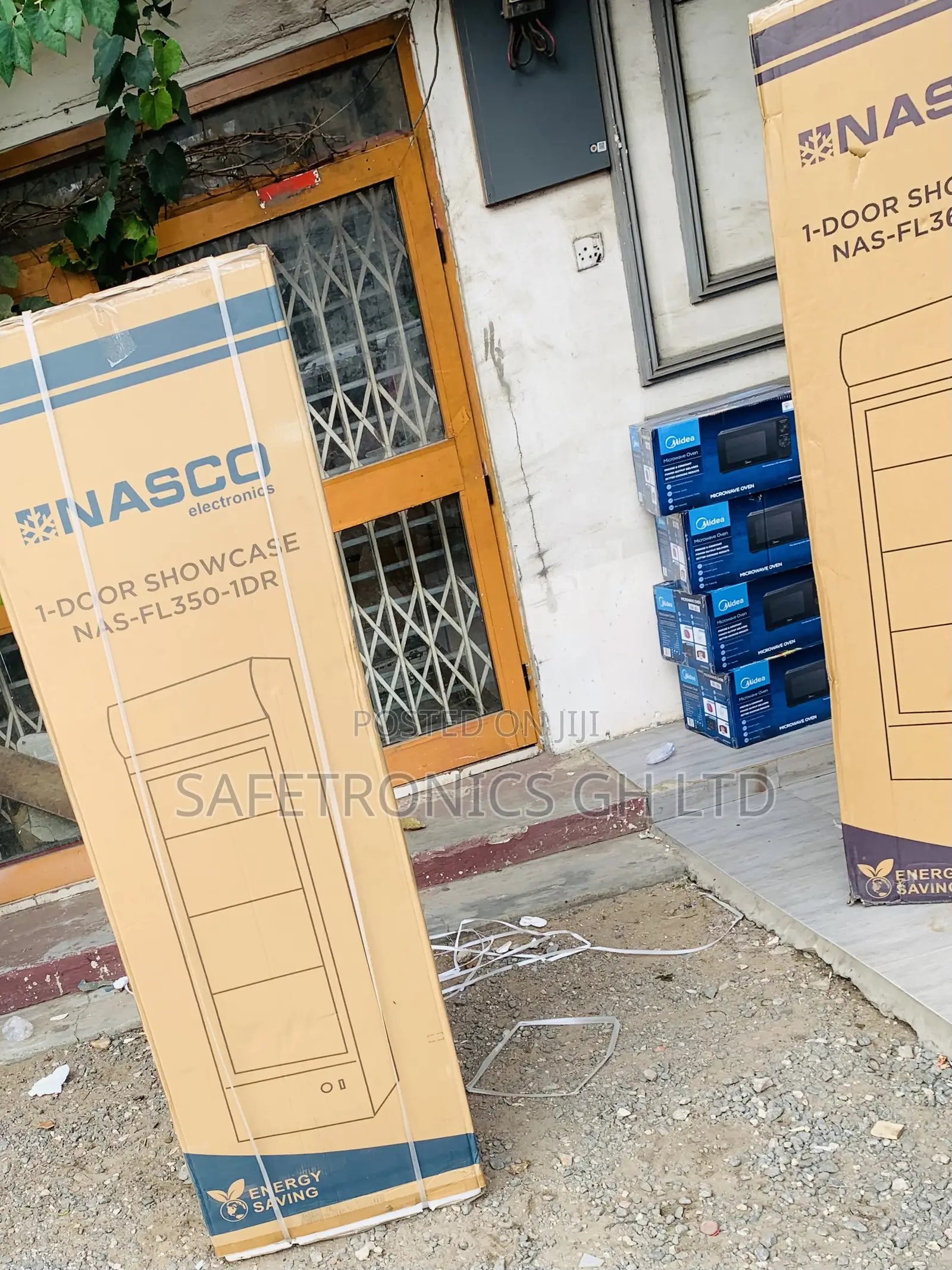 Valuable Sleek Nasco 288 LTRS Display Fridge Nas-Fl350-1dr