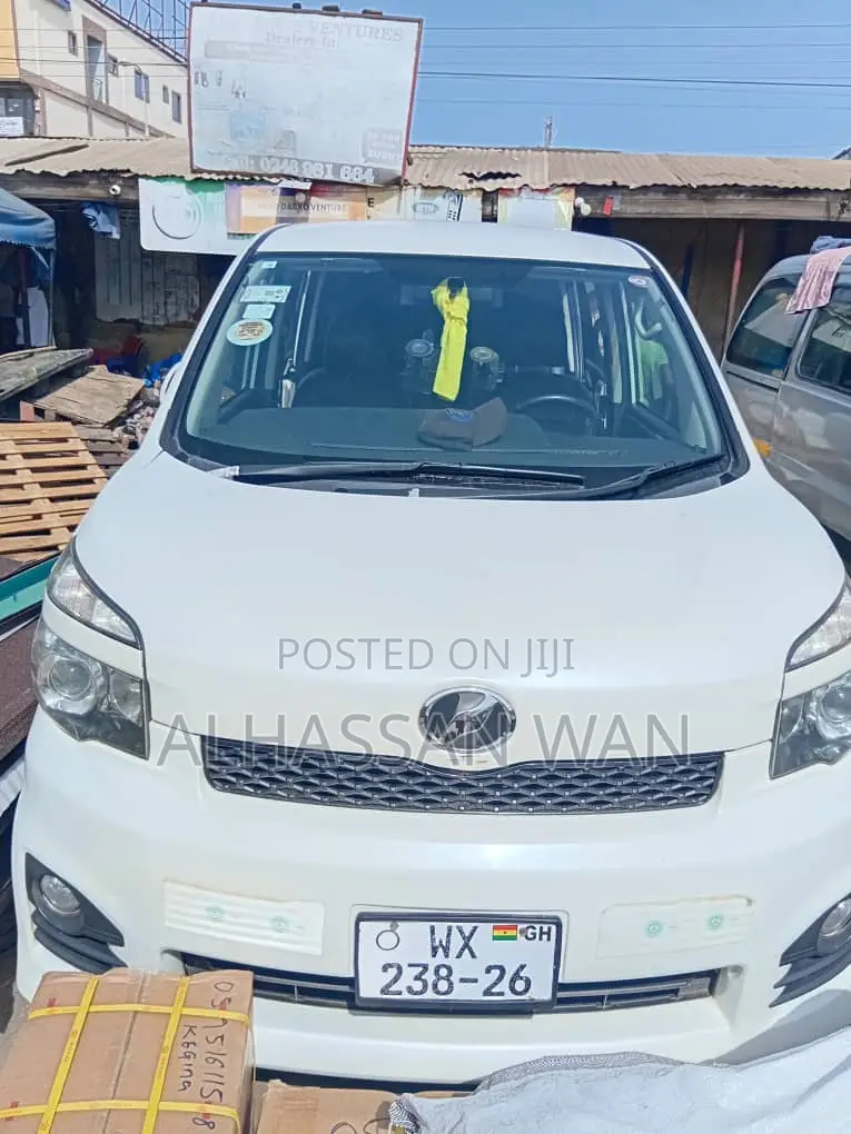 Toyota Voxy 2013 White