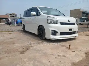 Toyota Voxy 2013 White