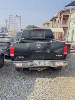 Nissan Titan 2010 Black