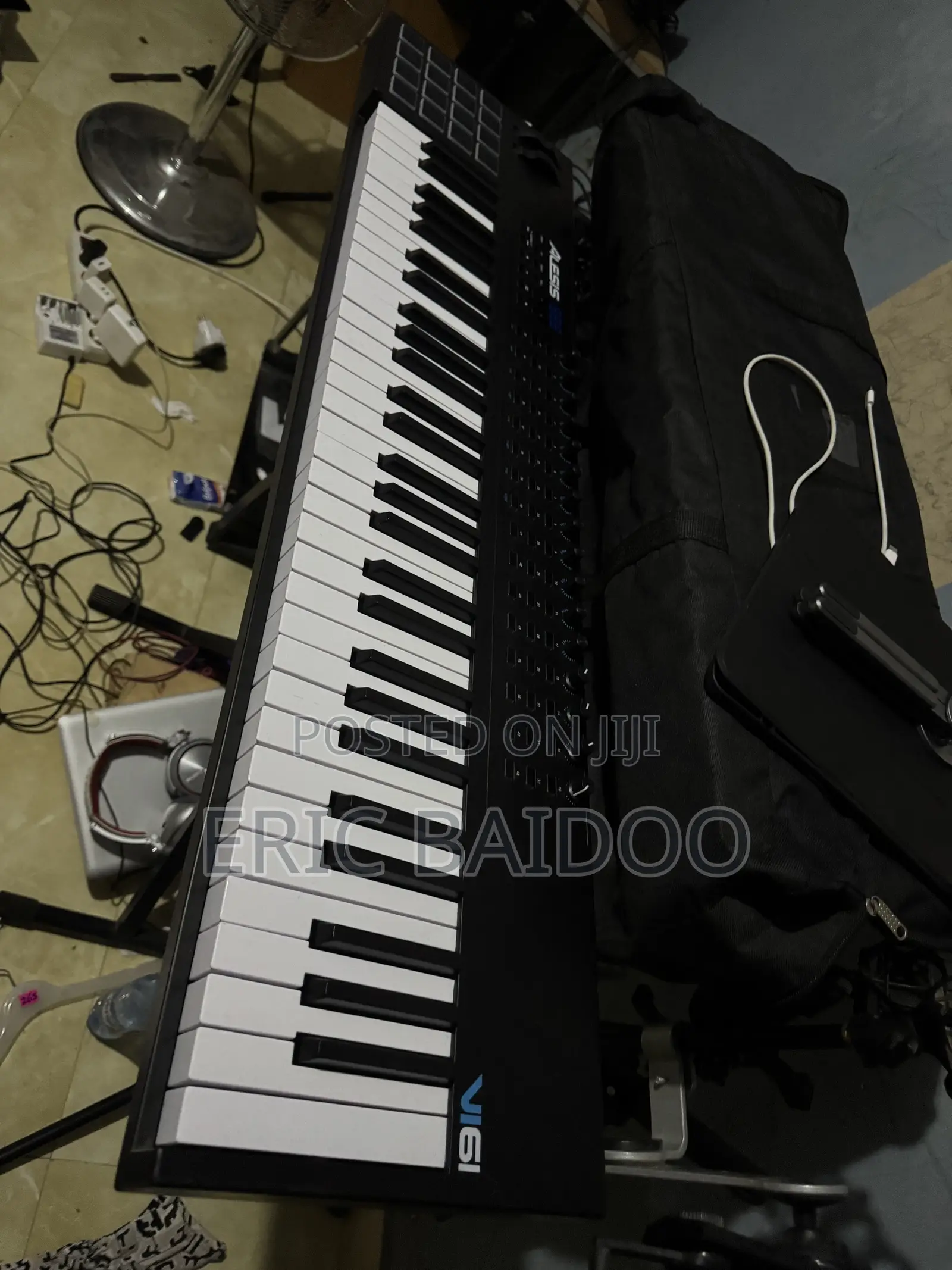 Alesis Vi61