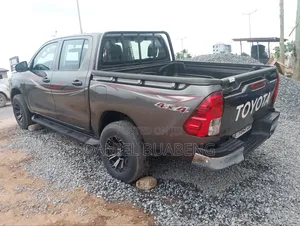 Toyota Hilux 2020 Gray