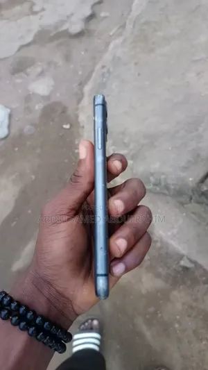 Apple iPhone 11 64 GB Gray