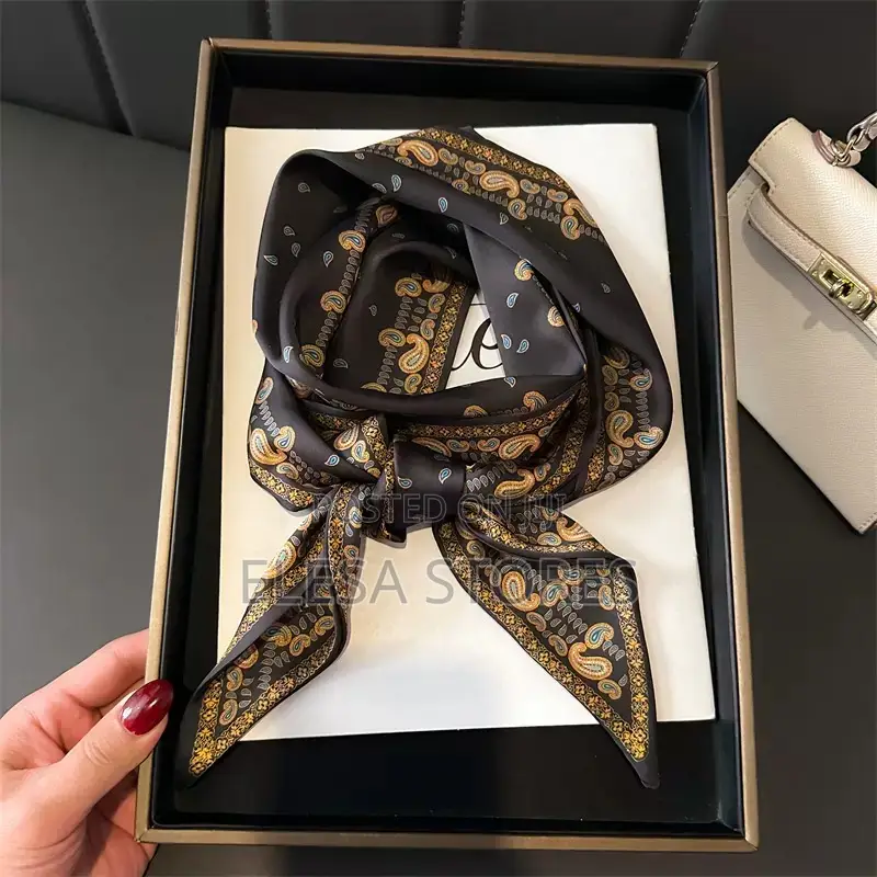Luxury Pointed Neck Scarfs