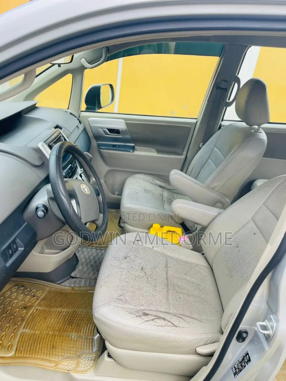 Toyota Noah 2.0 143hp AWD (8 Seater) 2010 Gray