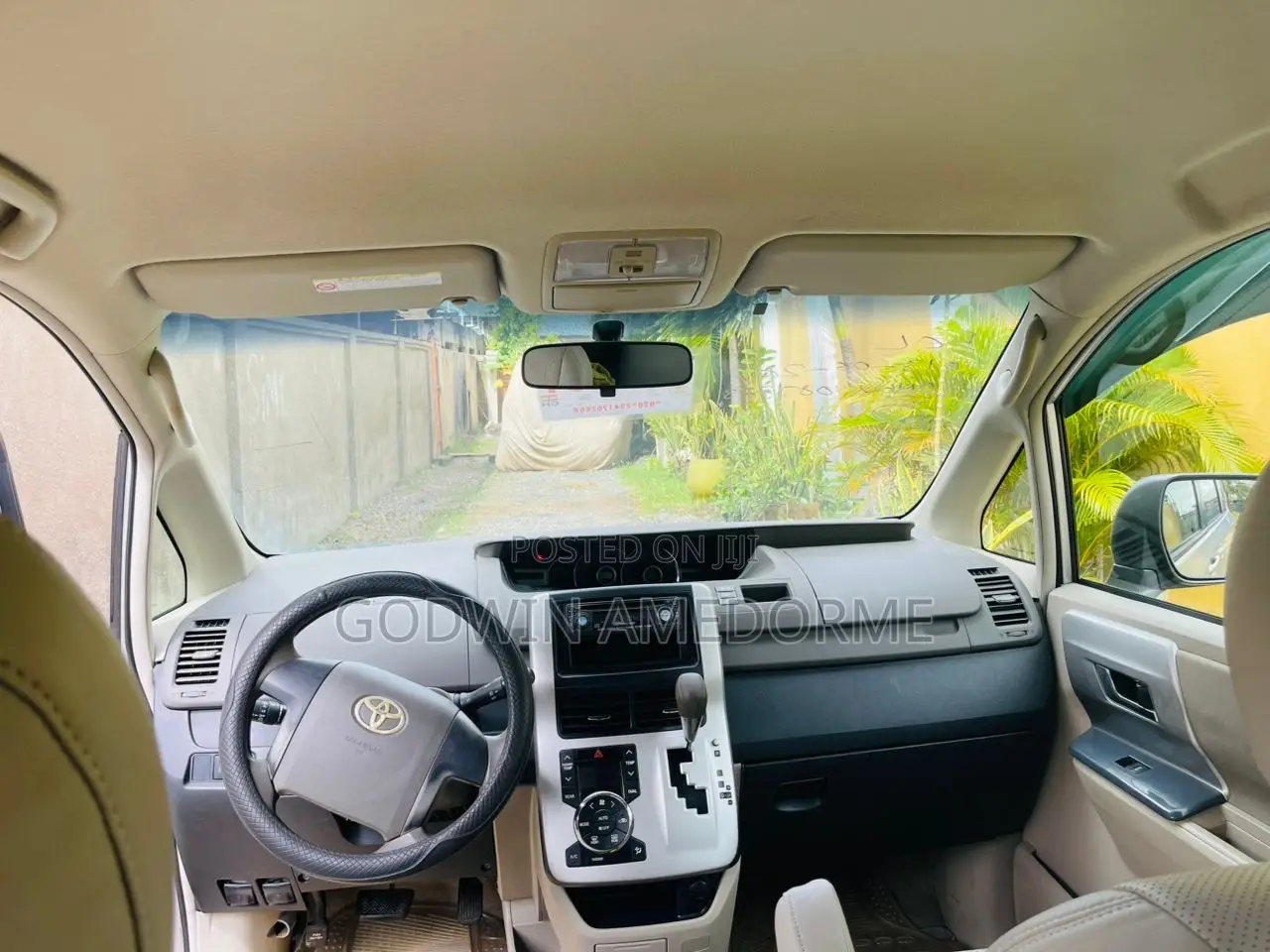 Toyota Noah 2.0 143hp AWD (8 Seater) 2010 Gray