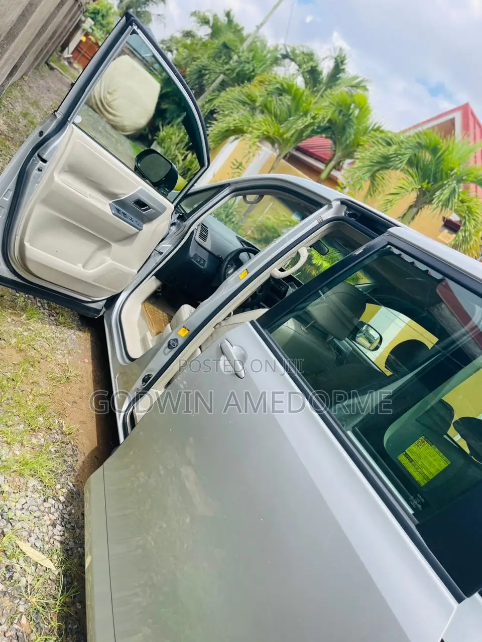 Toyota Noah 2.0 143hp AWD (8 Seater) 2010 Gray