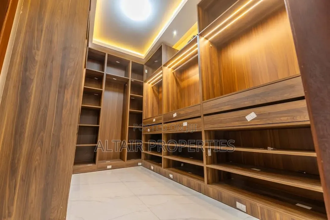 5bdrm House in East Legon Hills, Accra Metropolitan for sale