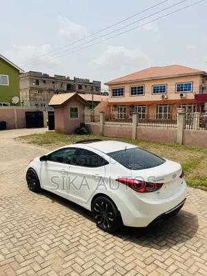 Hyundai Elantra Limited Sedan FWD (1.8L 4cyl 6A) 2013 White