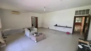 9bdrm Duplex in Airport Residential for rent