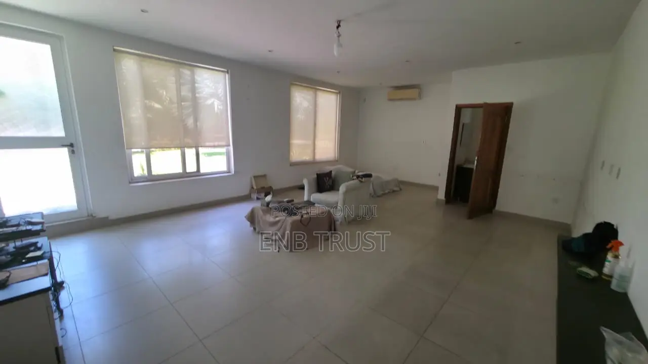 9bdrm Duplex in Airport Residential for rent