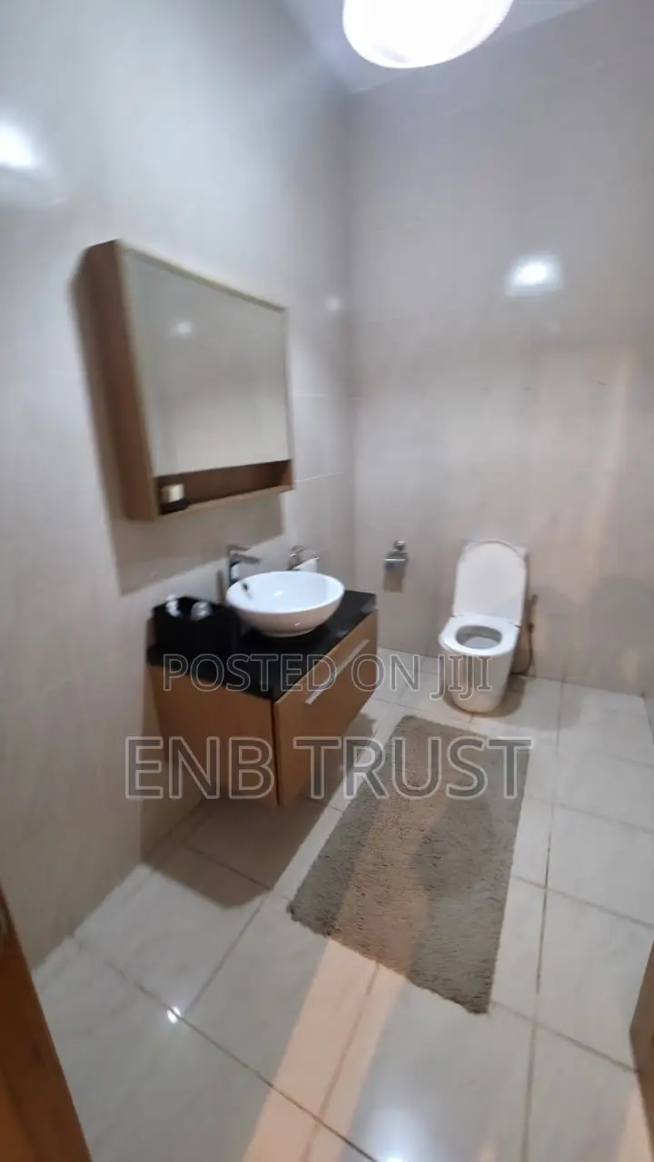 9bdrm Duplex in Airport Residential for rent