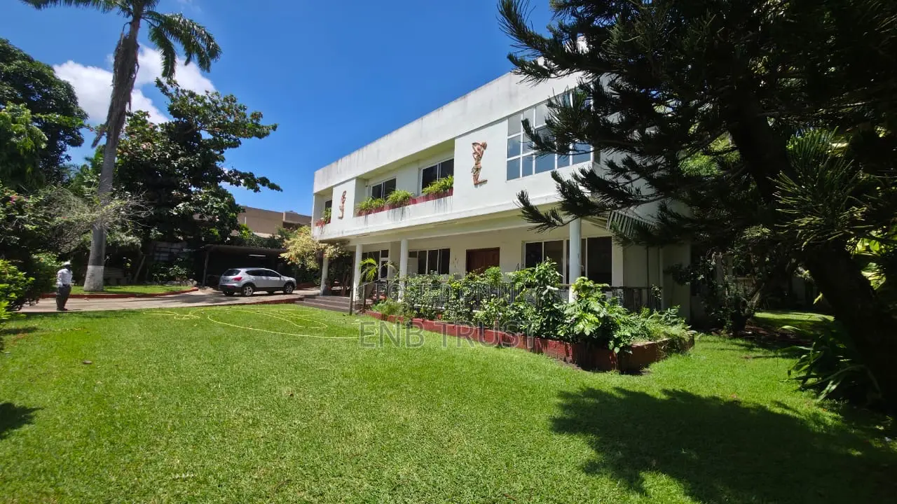 9bdrm Duplex in Airport Residential for rent