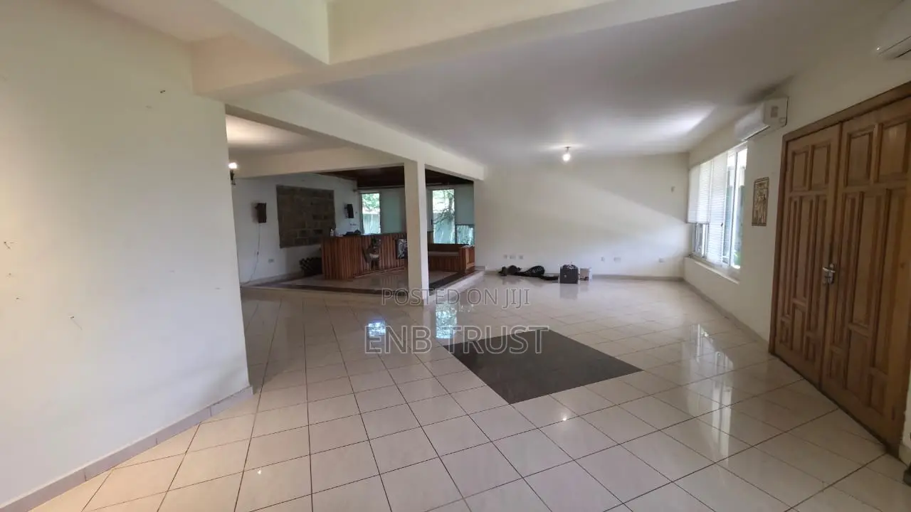 9bdrm Duplex in Airport Residential for rent