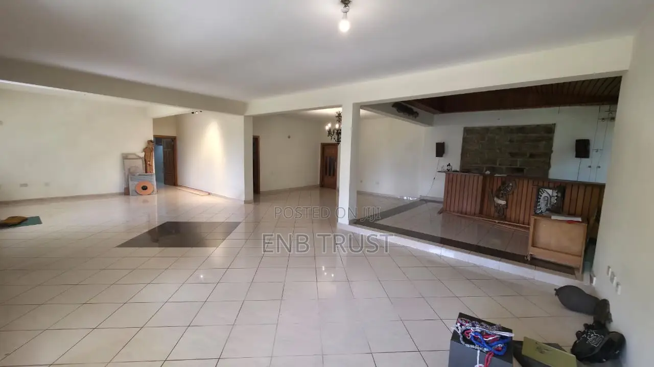 9bdrm Duplex in Airport Residential for rent