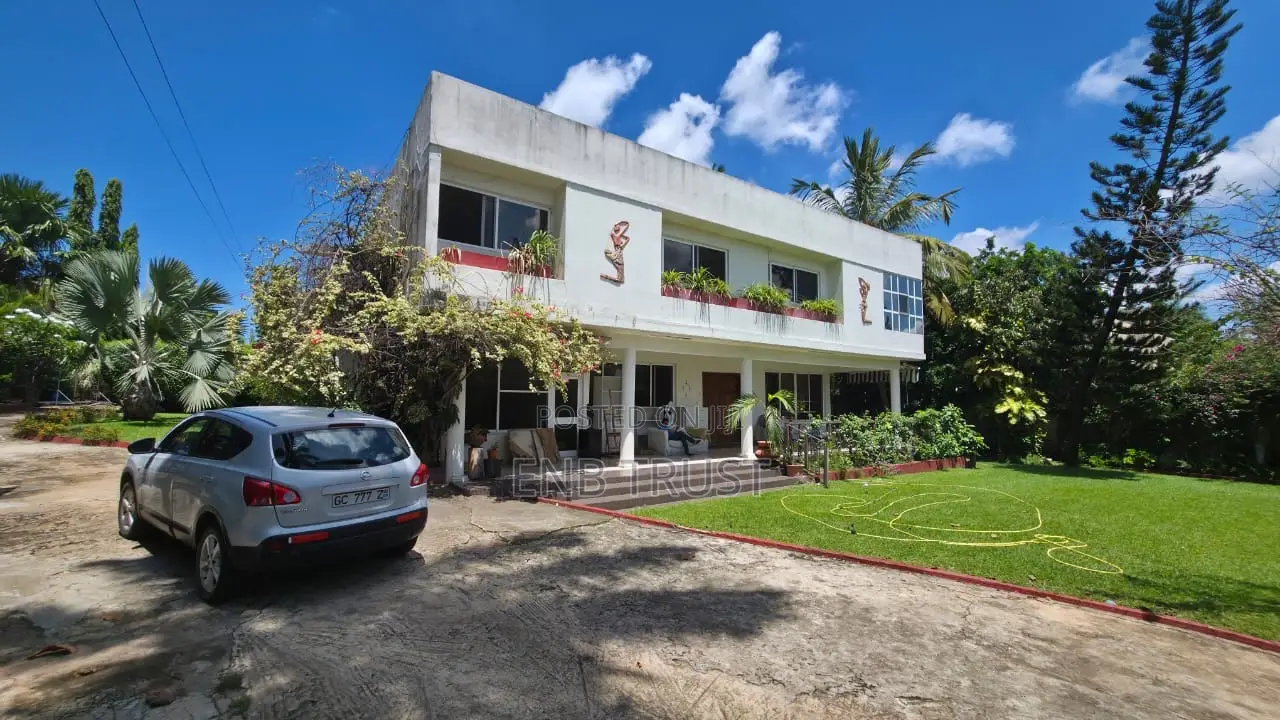 9bdrm Duplex in Airport Residential for rent