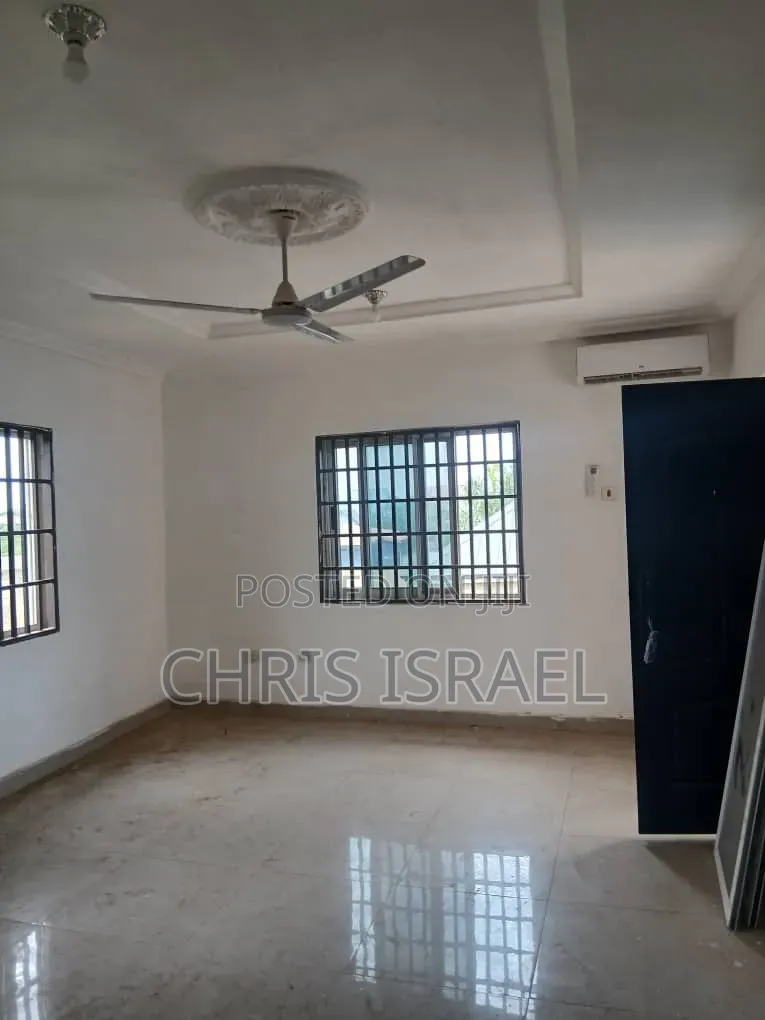 3bdrm Bungalow in Oyibi Benarpat, Police Station for rent