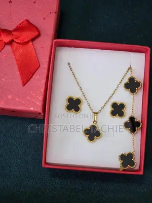 Van Cleef Jewerly Set