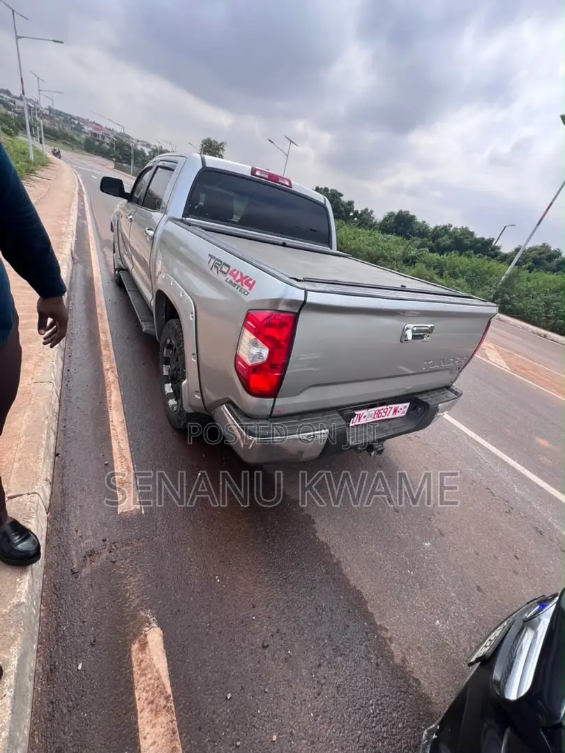 Toyota Tundra 2016 Silver