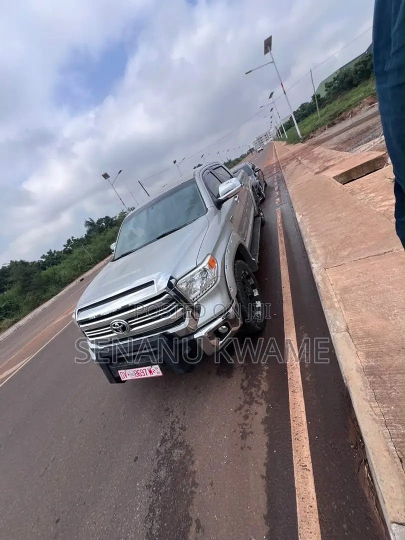 Toyota Tundra 2016 Silver