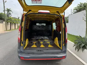 Ford Transit Crew Van 2023 Yellow