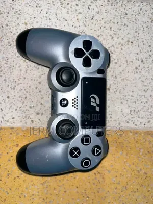 Play Station 4 Slim