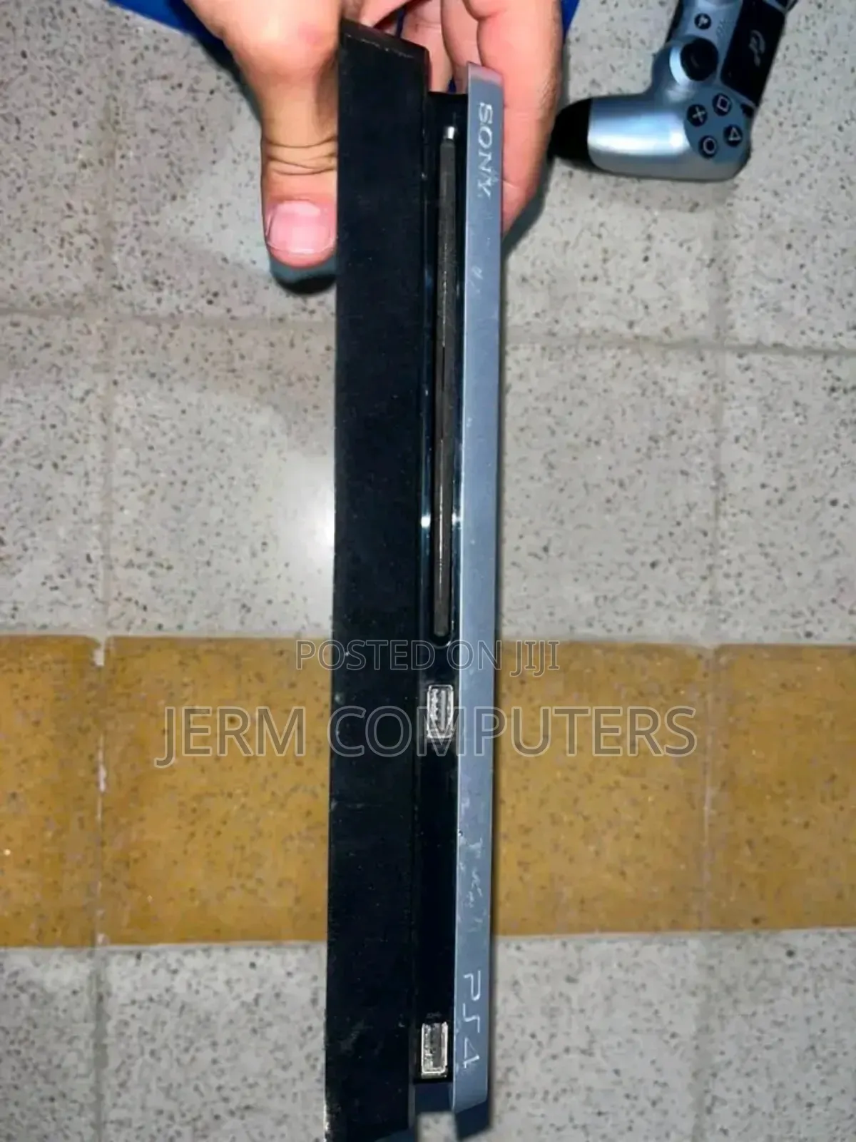 Play Station 4 Slim