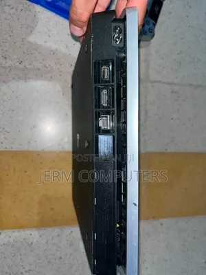 Play Station 4 Slim