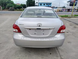 Toyota Belta 2010 Silver