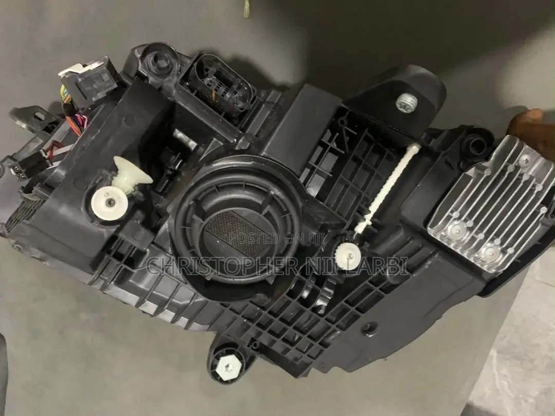 2020 C300 Headlight