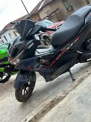 Yamaha Aerox 2024 Gray