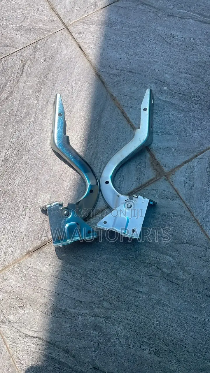 Honda CHR Hood Hinge