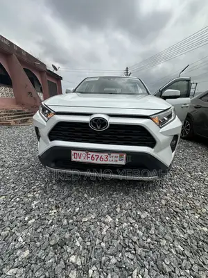 Toyota RAV4 Limited 2021 White