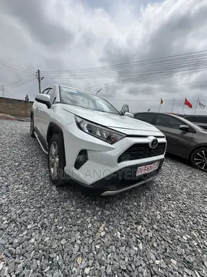 Toyota RAV4 Limited 2021 White