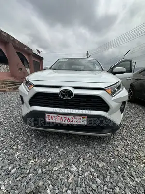 Toyota RAV4 Limited 2021 White