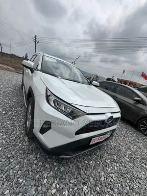 Toyota RAV4 Limited 2021 White