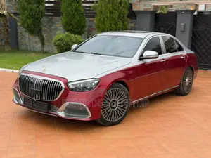 Mercedes-Benz E300 2017 Red