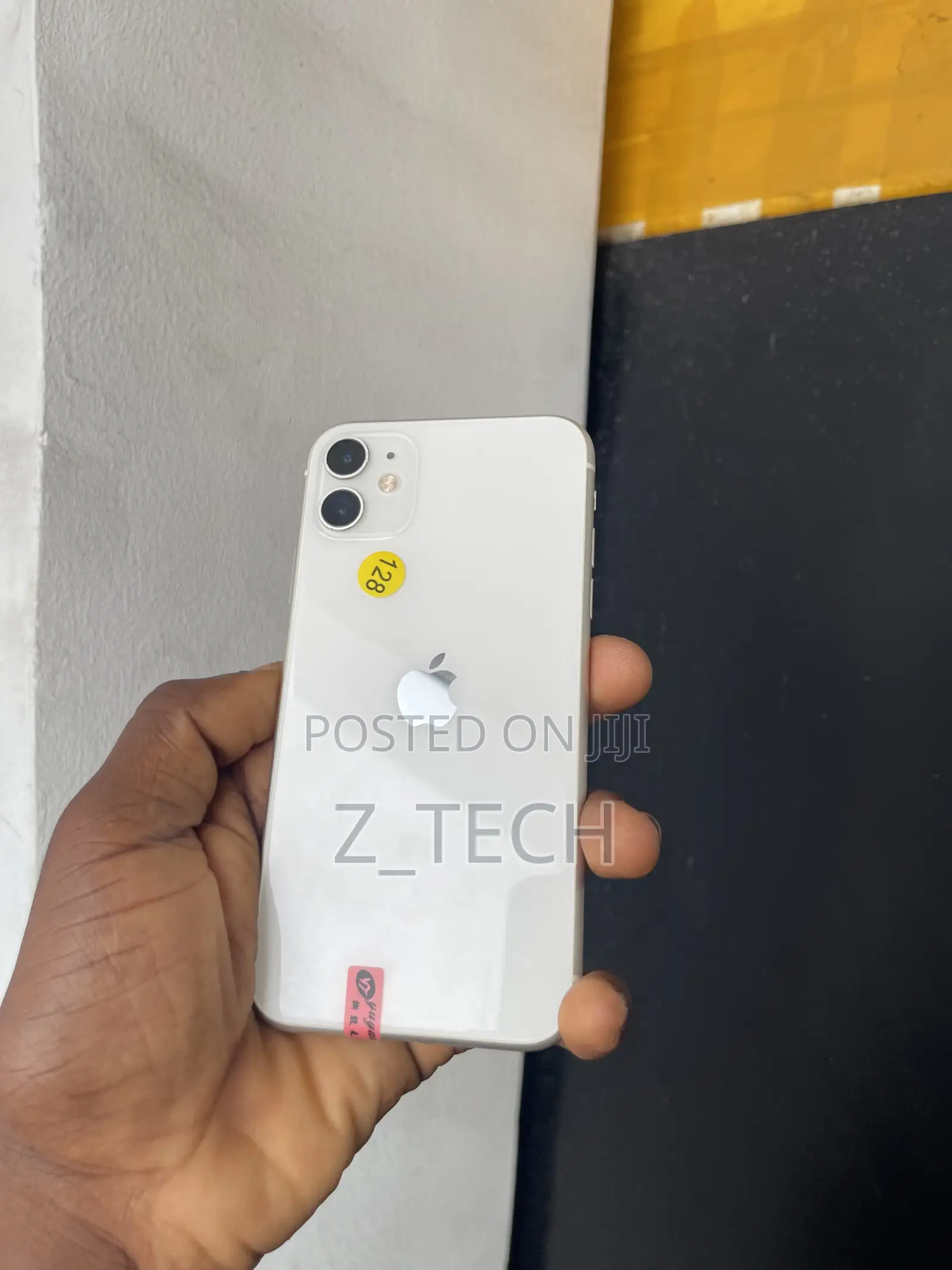 New Apple iPhone 11 128 GB White