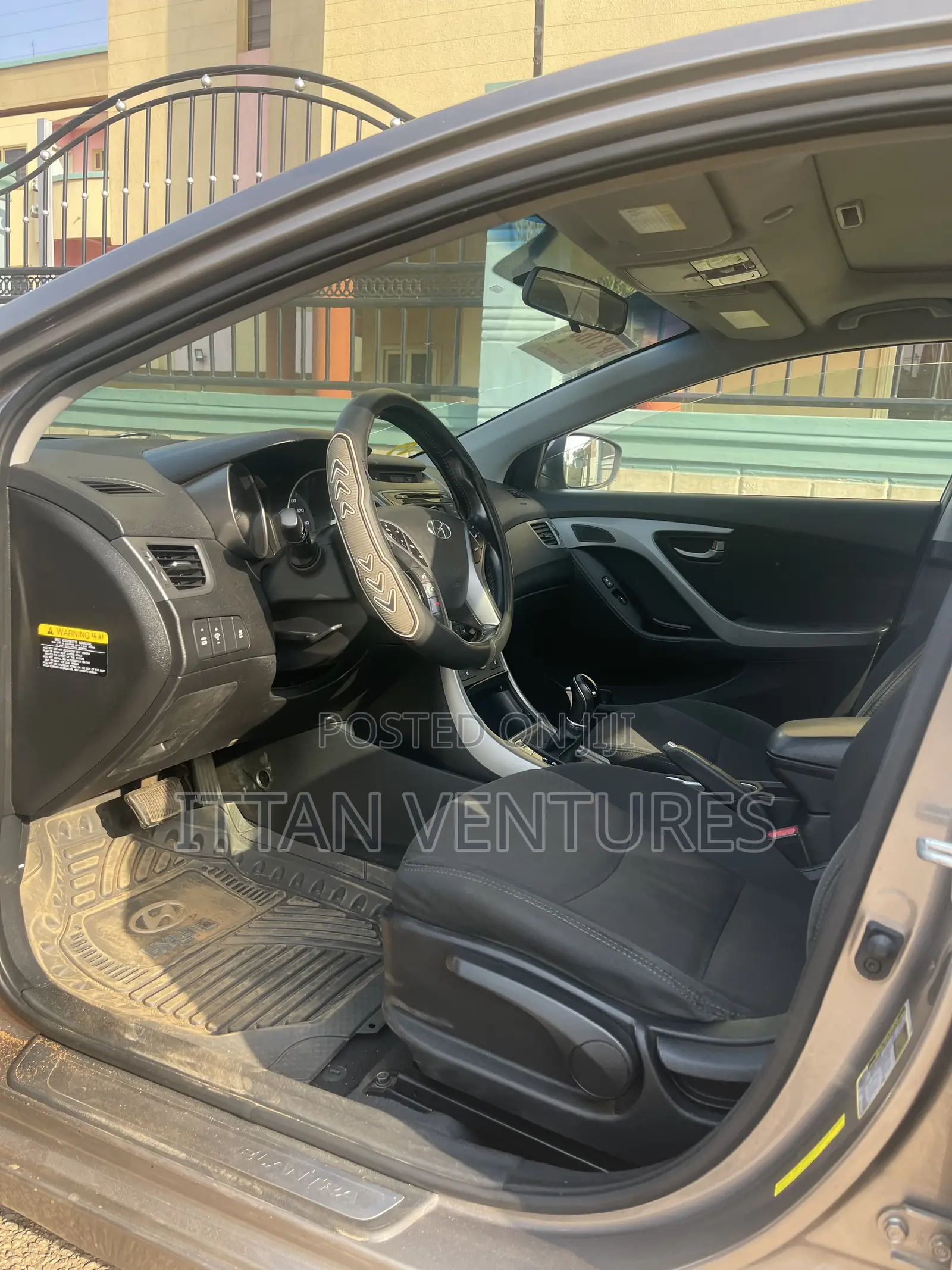 Hyundai Elantra 2016 Gold