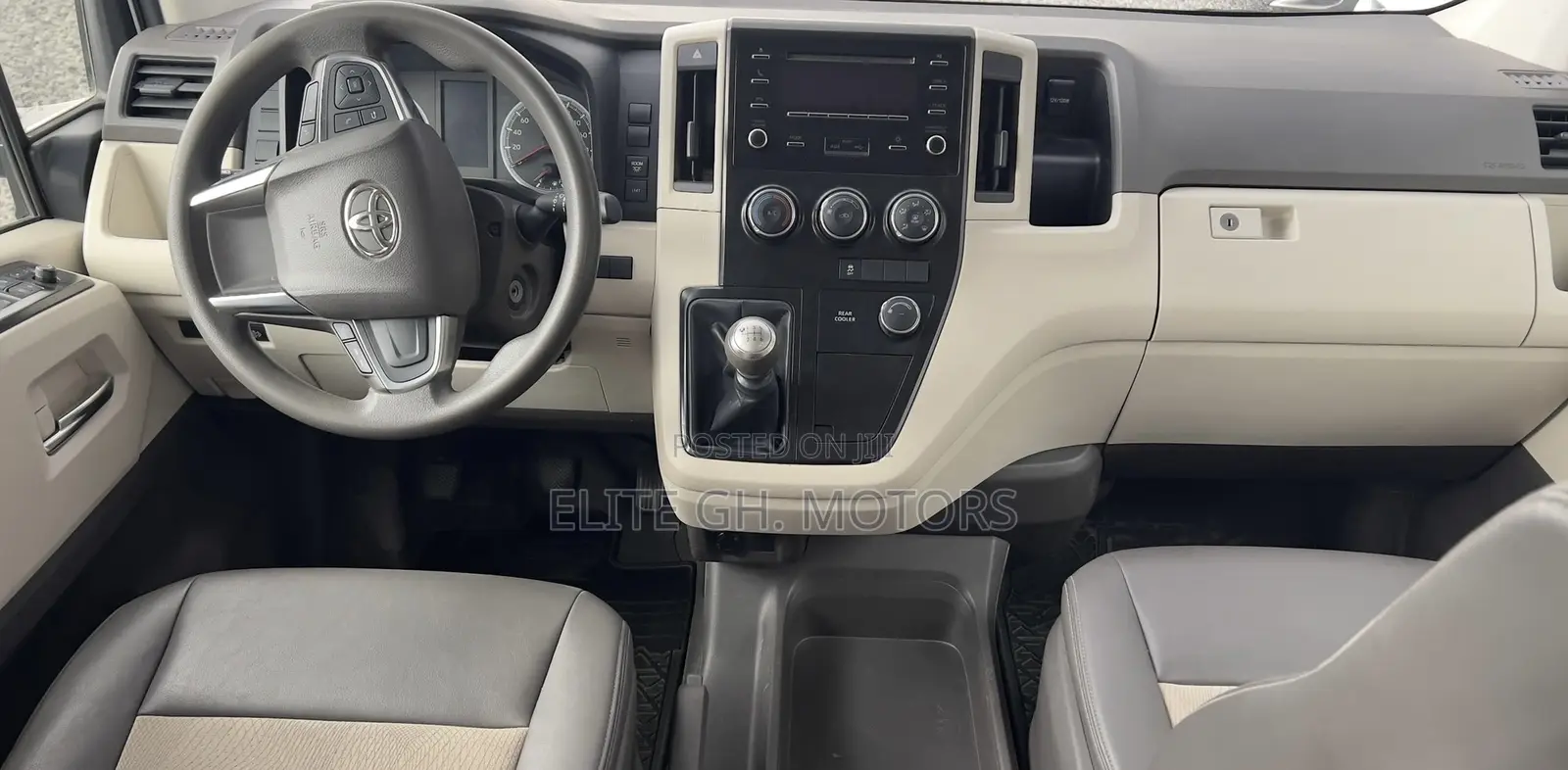 Toyota HiAce 2021 White