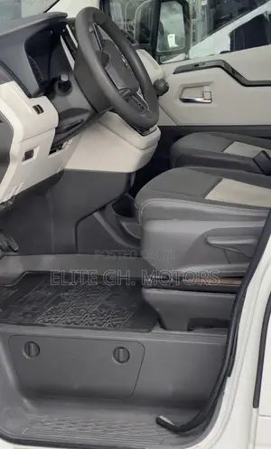 Toyota HiAce 2021 White