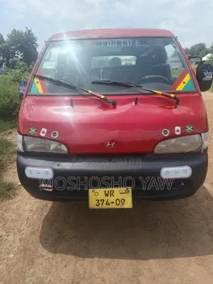 Hyundai H-100 2000 Red