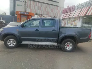 Toyota Hilux 2013 Gray