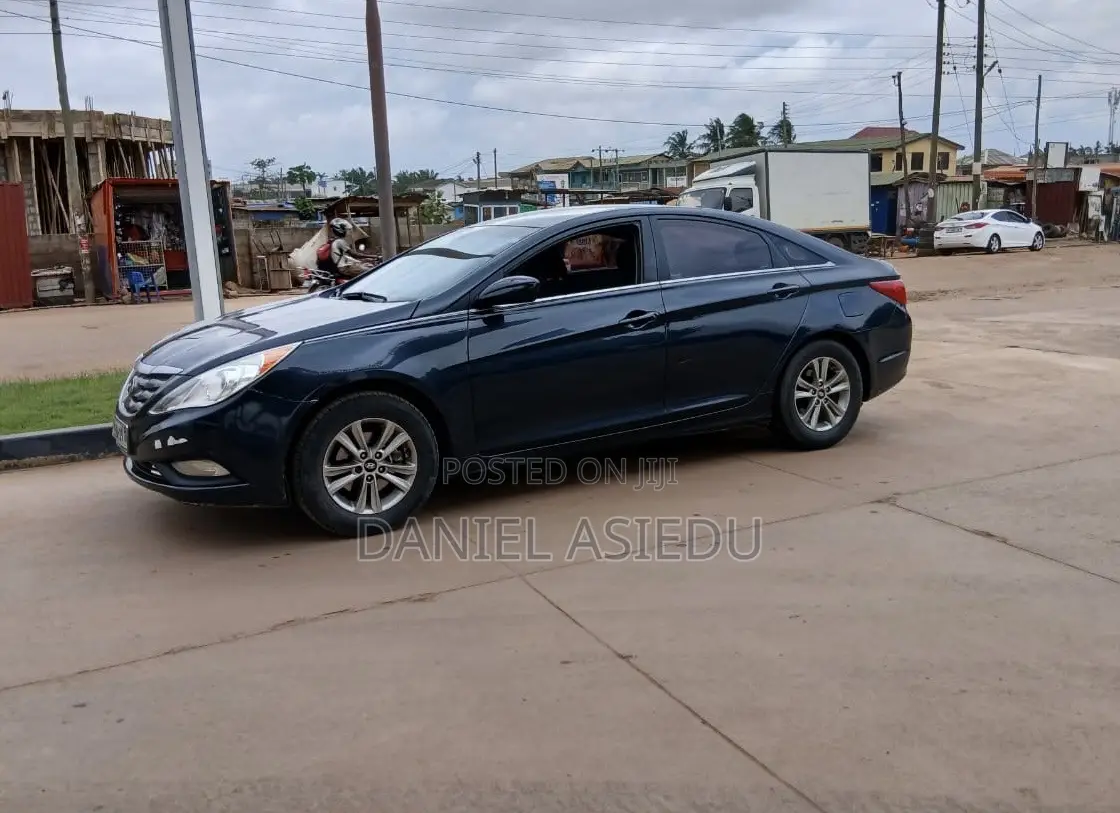 Hyundai Sonata GLS Sedan FWD (2.4L 4cyl 6A) 2013 Blue