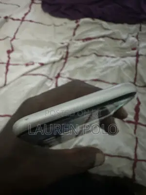 Apple iPhone XR 64 GB White