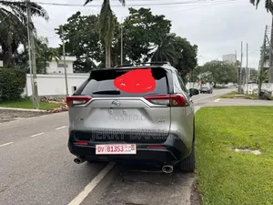 Toyota RAV4 XLE AWD 2019 Silver