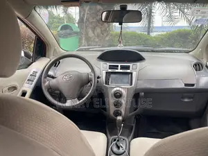 Toyota Vitz 2010 Red