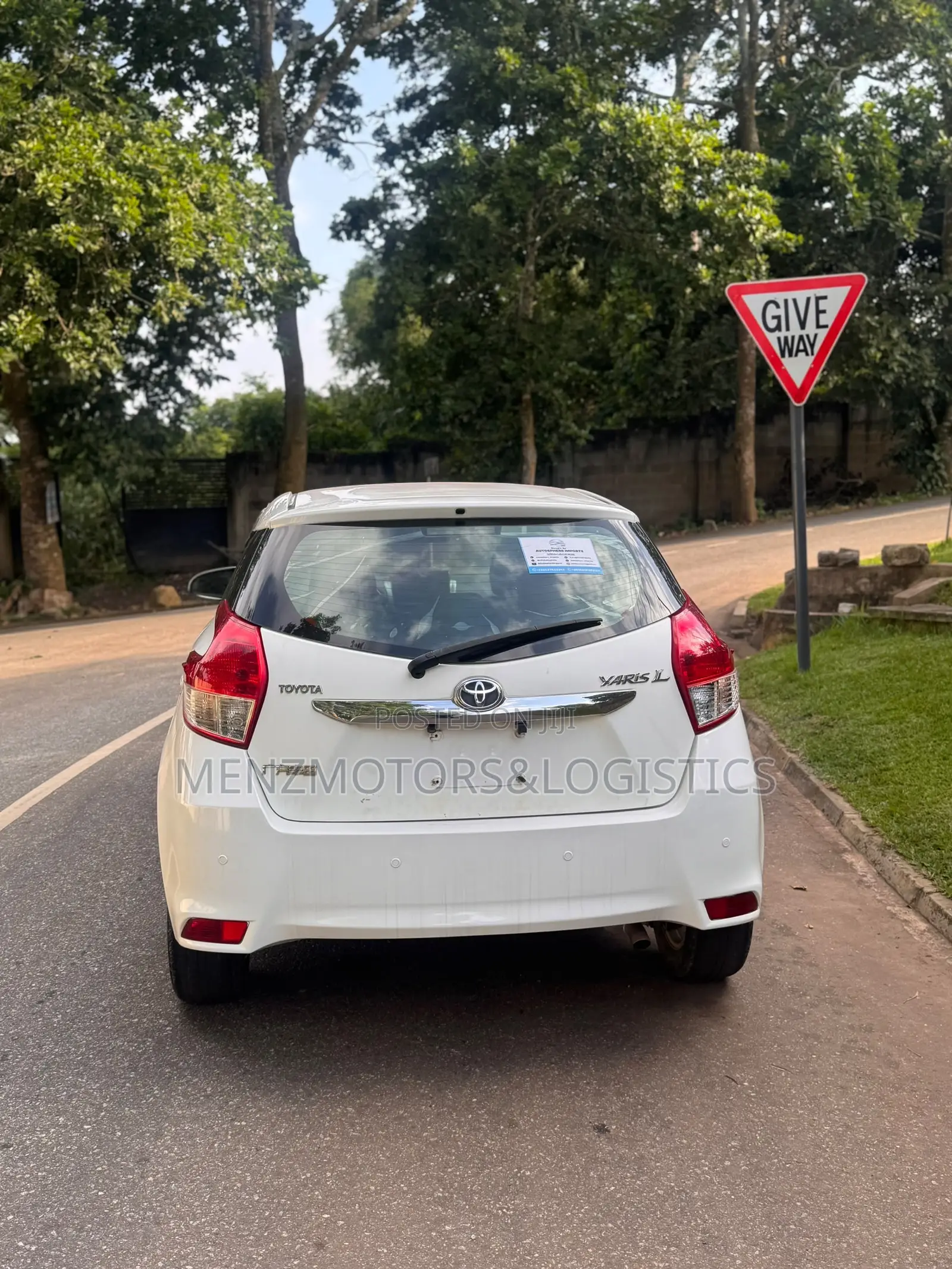 Toyota Yaris L Hatchback 5dr 2015 White
