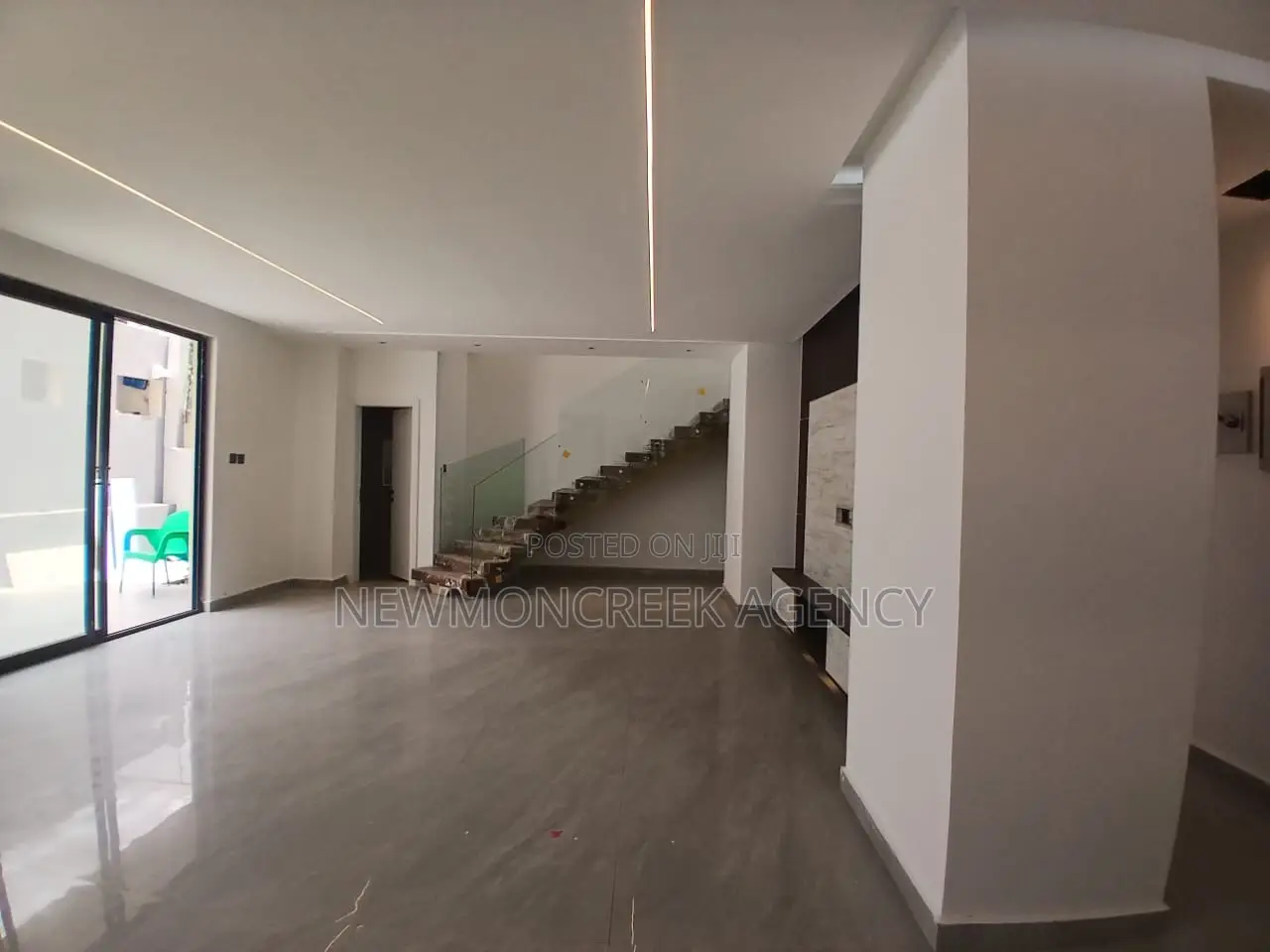 5bdrm Duplex in East Legon Hills, Accra Metropolitan for sale